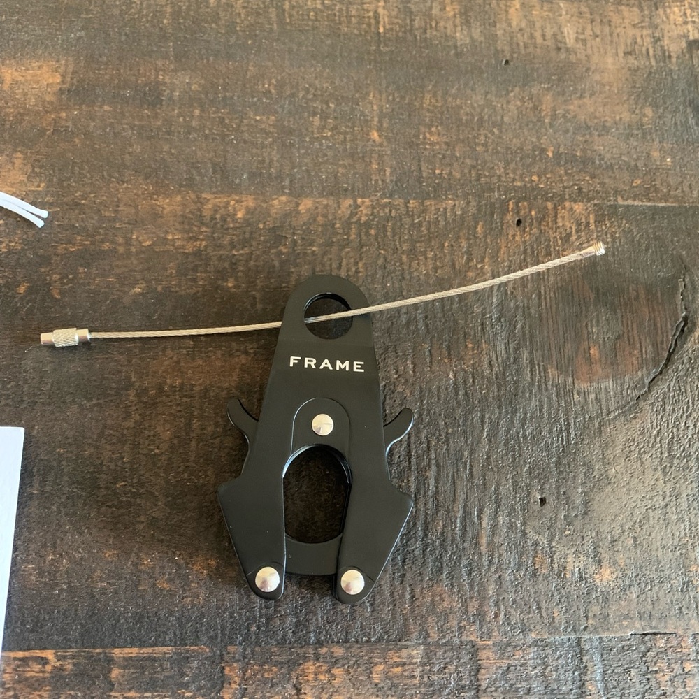 NWT-Frame Key Chain - Picture 4 of 8